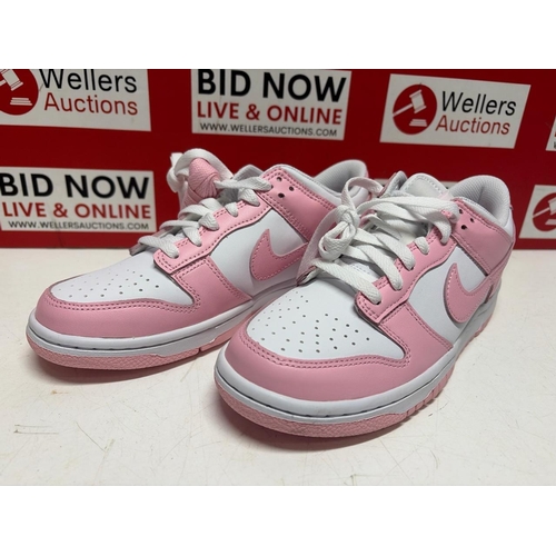 3089 - NEW NIKE TRAINERS, UK 5