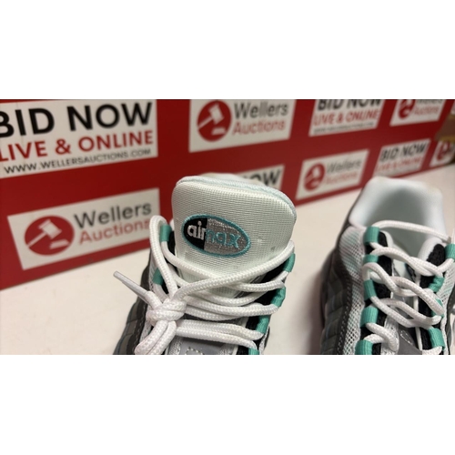 3090 - NEW NIKE AIRMAX TRAINERS, UK 7.5