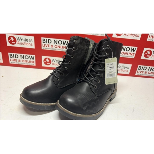 3092 - NEW EASYFIT ANDOVER BOOTS, UK 6