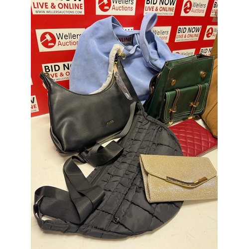 3101 - X7 NEW HANDBAGS AND PURSES INC. ALDO