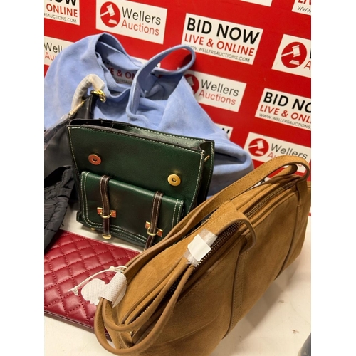 3101 - X7 NEW HANDBAGS AND PURSES INC. ALDO