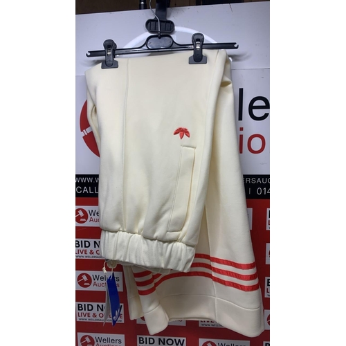 3157 - NEW ADIDAS NEUCL TRACKPANT, XL