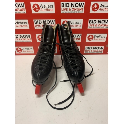 3205 - PAIR OF NEW ICE SKATES, UK 10.5