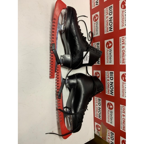 3205 - PAIR OF NEW ICE SKATES, UK 10.5