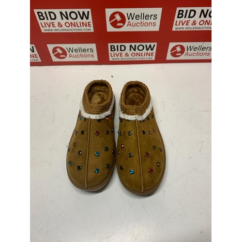 3212 - NEW TAMMY SLIPPERS SIZE 3.5