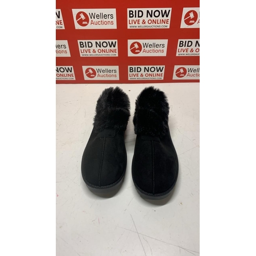 3213 - NEW TAMMY SLIPPERS BLACK SIZE 4 - 4.5