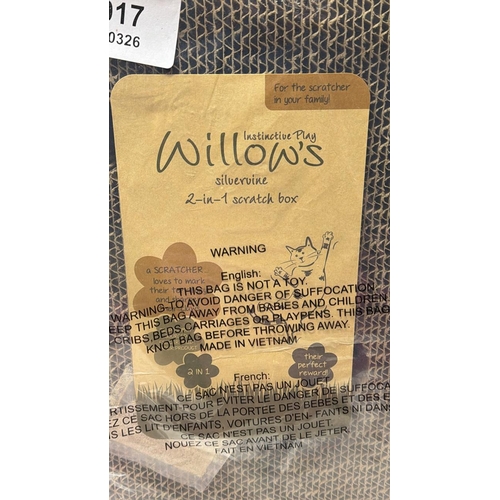 8017 - WILLOWS 2 IN 1 CAT SCRATCH BOX