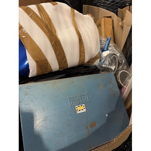 106 - FERNHURST COLLECTION: PALLET OF MIXED ITEMS