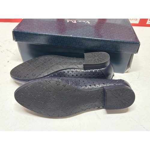 7057 - NEW VAN DAL MIDNIGHT LEATHER SIZE 4