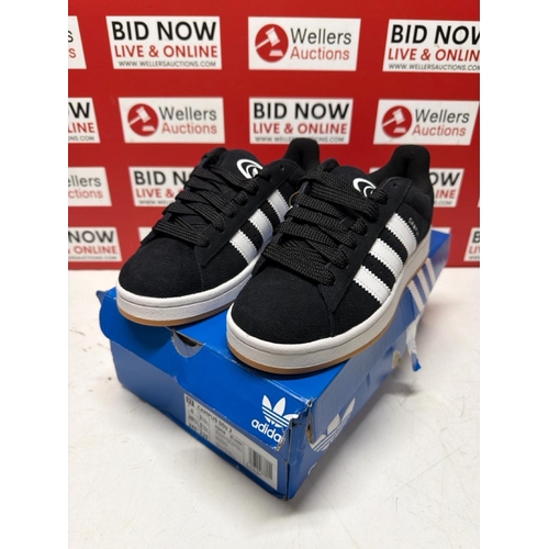 7058 - NEW ADDIDAS CAMPASS OOSJ SIZE 5 .5 BLACK AND WHITE TRAINER WITH BOX