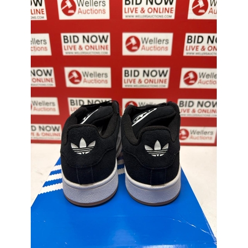 7058 - NEW ADDIDAS CAMPASS OOSJ SIZE 5 .5 BLACK AND WHITE TRAINER WITH BOX