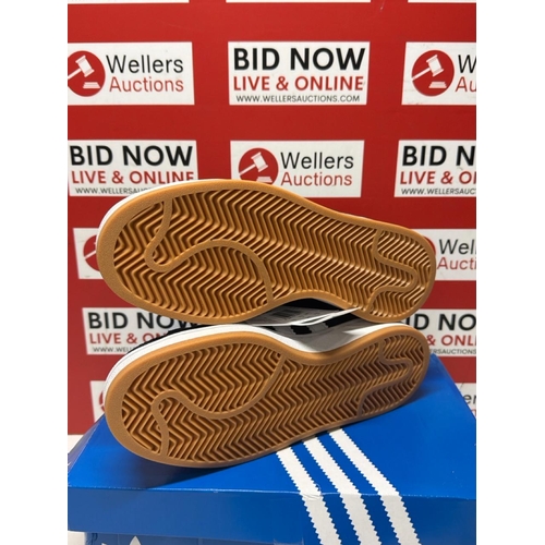 7058 - NEW ADDIDAS CAMPASS OOSJ SIZE 5 .5 BLACK AND WHITE TRAINER WITH BOX