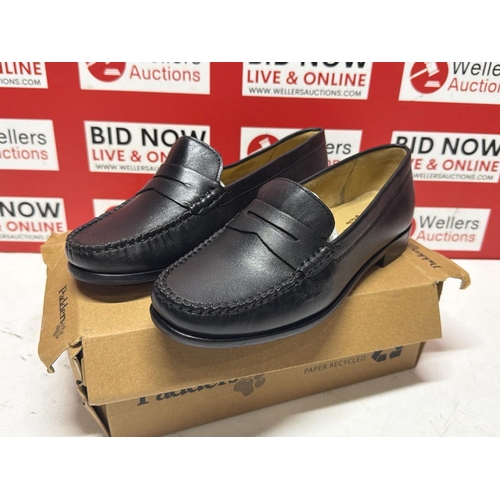 7060 - NEW PADDERS BLACK SIZE 40