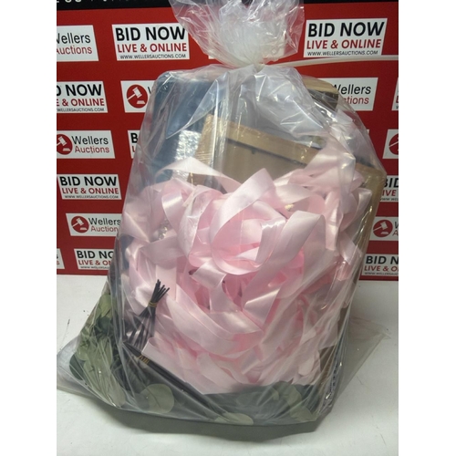 7082 - BAG MIXED KITCHEN WARE AND HOUSEHOLD ITEMS