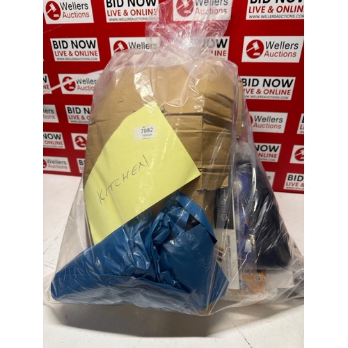 7082 - BAG MIXED KITCHEN WARE AND HOUSEHOLD ITEMS