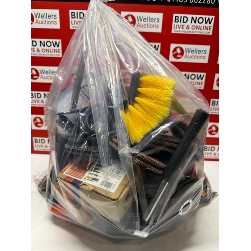 7083 - BAG MIXED KITCHEN WARE AND HOUSEHOLD ITEMS