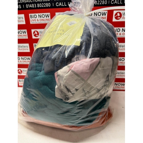7098 - BAG OF PREOWNED BEDDING AND BEDROOM CLOTHES