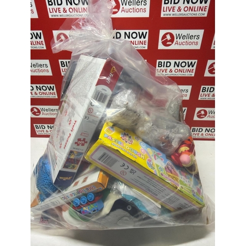 7101 - BAG OF TOYS AND GAMES
