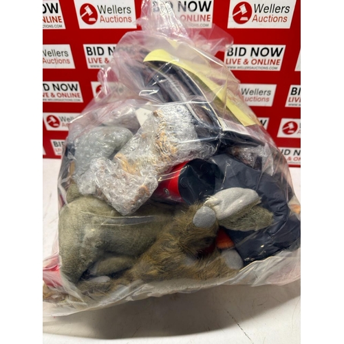 7101 - BAG OF TOYS AND GAMES