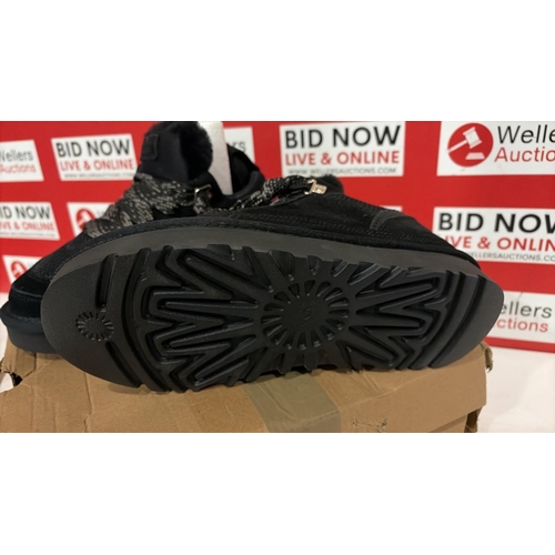 8040 - NEW UGG W LOWWEL TRAINERS, UK 5