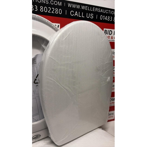 8079 - X4 NEW QUICK CLEAN TOILET SEATS