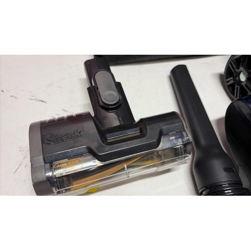 8084 - ASSORTED SHARK ACCESSORIES