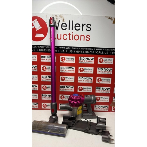 8085 - DYSON VACCUUM CLEANER