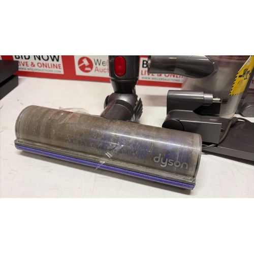 8085 - DYSON VACCUUM CLEANER