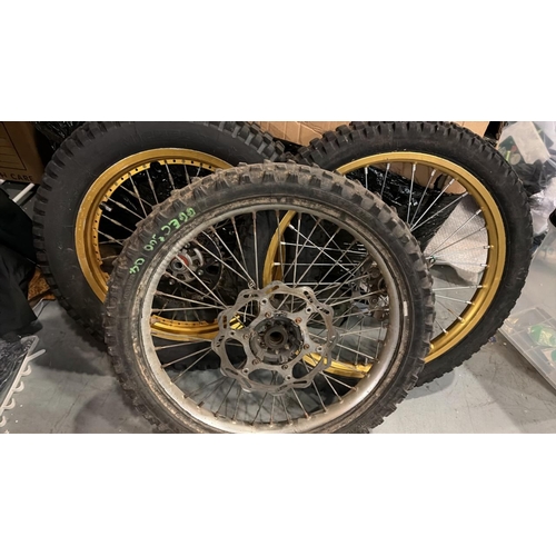 8086 - X3 MOTORCYCLE WHEELS AND TYRES