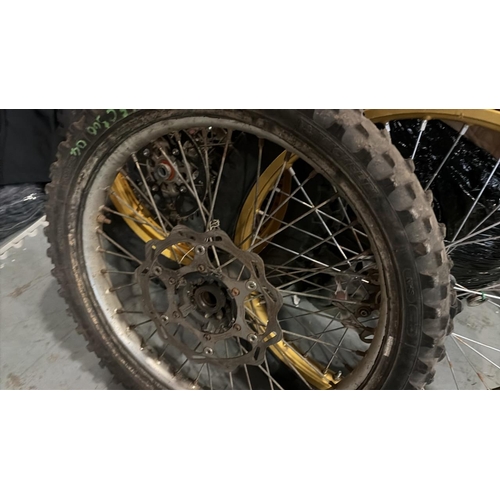 8086 - X3 MOTORCYCLE WHEELS AND TYRES
