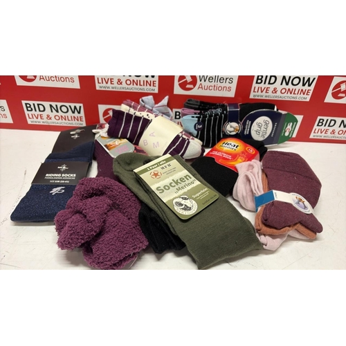 8093 - X7 NEW AND PACKAGED SOCK ASSORTMENT INC. HEAT HOLDERS, FAIR PLAY, MFH, ETC