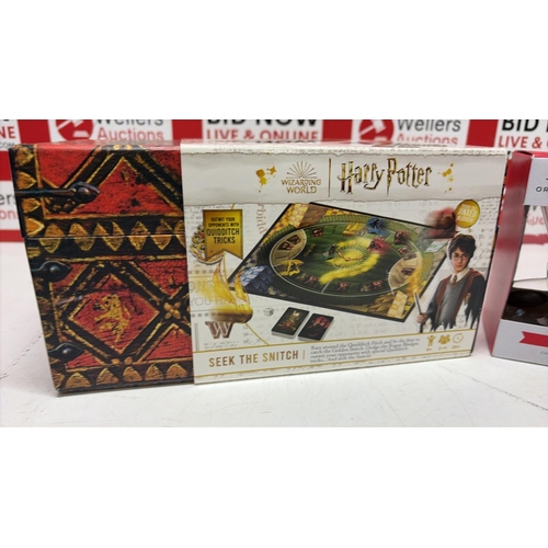 8106 - NEW HARRY POTTER SEEK THE SNITCH GAME AND RON WEASLEY CHRISTMAS TREE ORNAMENT