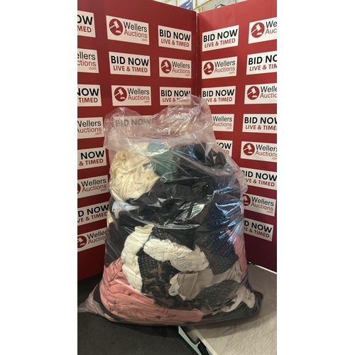 8316 - MIXED BAG OF CLOTHES SOME WITH LABELS