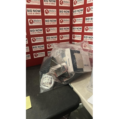 8324 - MIXED BAG OF AUTO / CAR / MATS ETC