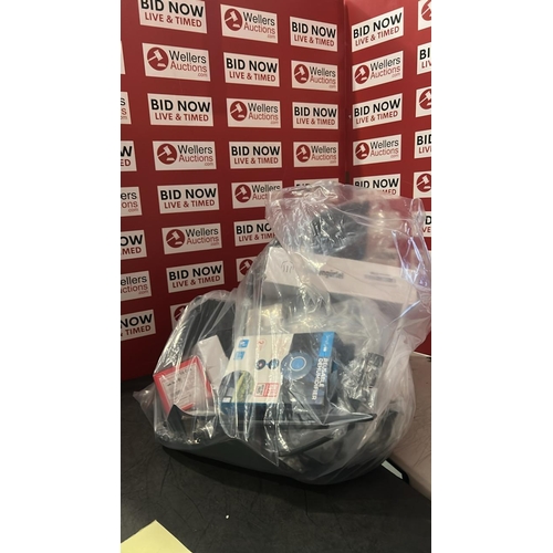 8324 - MIXED BAG OF AUTO / CAR / MATS ETC