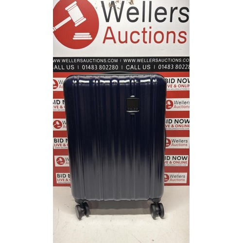 8222 - TRIPP MEDIUM SIZE CABIN BAG SUITCASE ON WHEELS