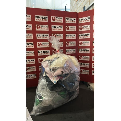 1015 - BAG OF CLOTHING LADIES NEW