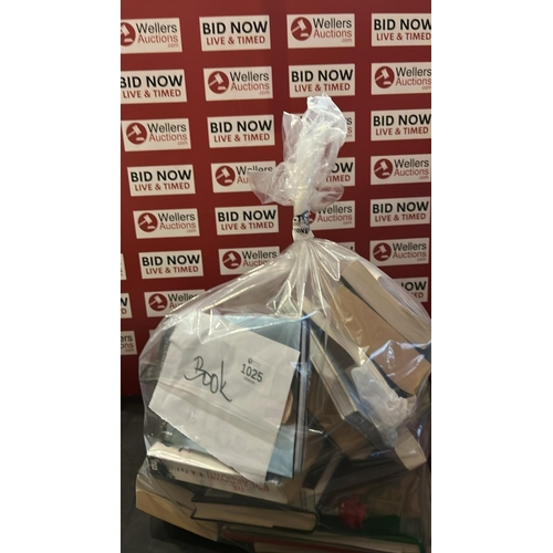 1025 - BAG OF BOOKS