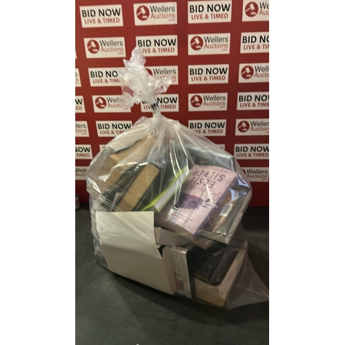 1025 - BAG OF BOOKS