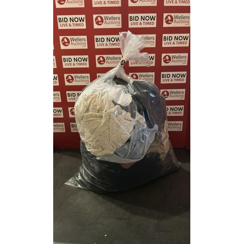 1026 - BAG OF CLOTHING