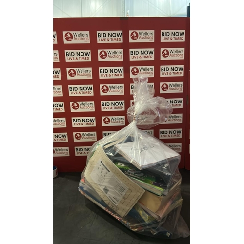 1028 - BAG OF BOOKS