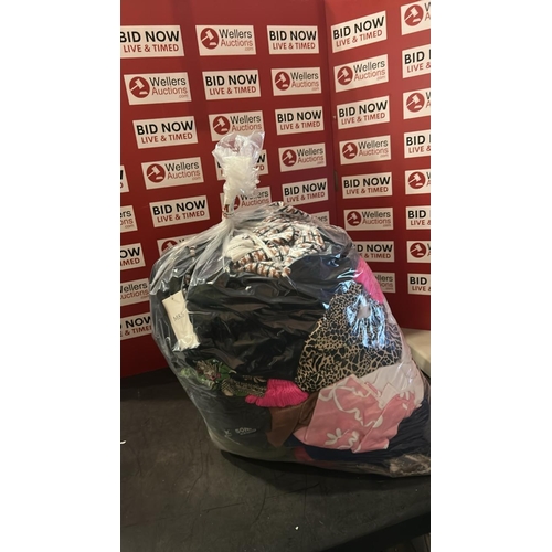 1029 - BAG OF BEDDING AND CLOTHING