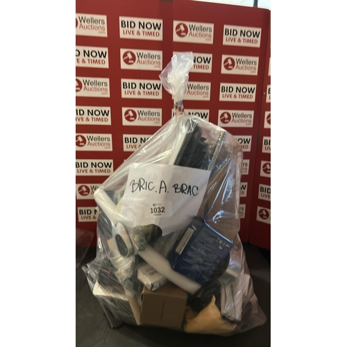 1032 - BAG OF BRIC A BRAC