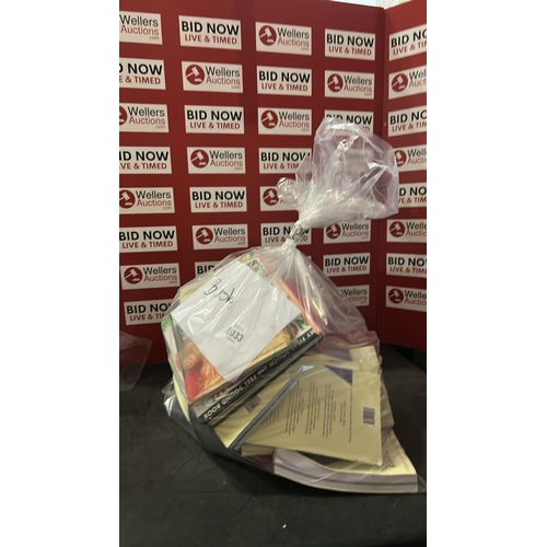 1033 - BAG OF BOOKS