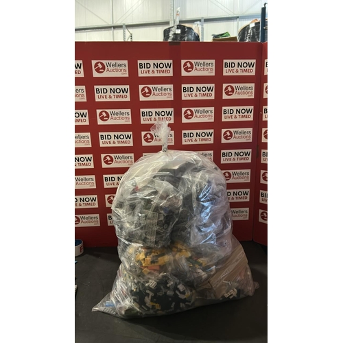 1038 - BAG OF LEGO AND SIMILAR BRICKS