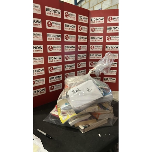 1041 - BAG OF BOOKS