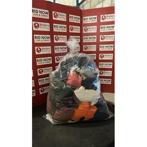 1042 - BAG OF CLOTHING MIXED PRE OWNED
