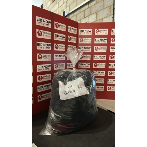 1048 - BAG OFCLOTHING MIXED