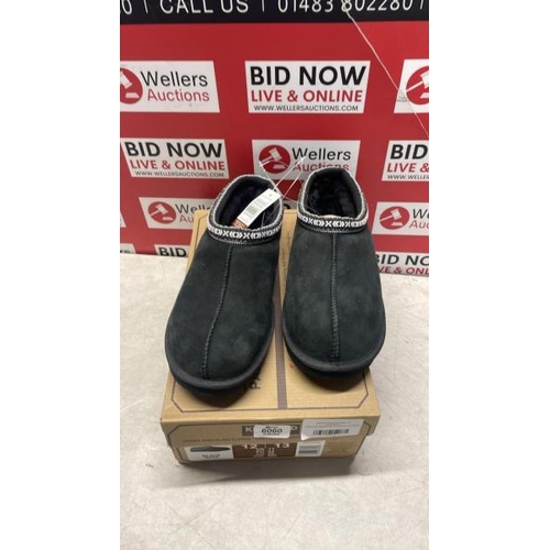 6060 - KIRKLAND SIGNATURE SHEARLNG SLIPPERS / PLEASE NOTE: ANY PURCHASES LEFT AFTER 5 WORKING DAYS MAY BE R... 