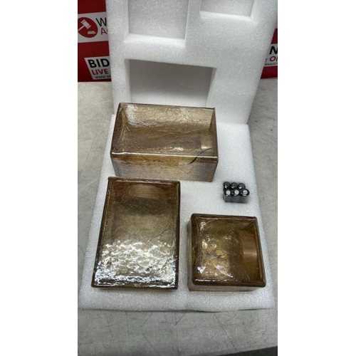 6100 - LED GLASS SPHERES & CUBES / PLEASE NOTE: ANY PURCHASES LEFT AFTER 5 WORKING DAYS MAY BE RE-SOLD TO C... 